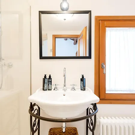 5 Minuti Da Rialto, Intera Palazzina Veneziana Nyaraló *