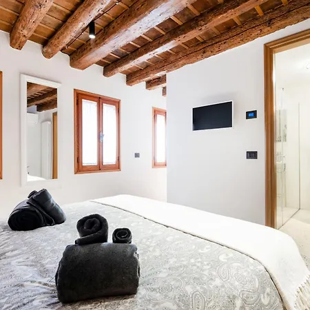 5 Minuti Da Rialto, Intera Palazzina Veneziana Nyaraló *