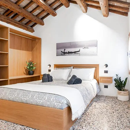 5 Minuti Da Rialto, Intera Palazzina Veneziana 펜션 *
