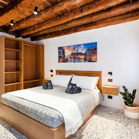 Nyaraló 5 Minuti Da Rialto, Intera Palazzina Veneziana *