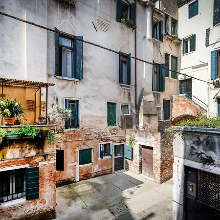 5 Minuti Da Rialto, Intera Palazzina Veneziana 펜션