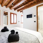 5 Minuti Da Rialto, Intera Palazzina Veneziana Semesterbostad *