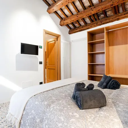 5 Minuti Da Rialto, Intera Palazzina Veneziana