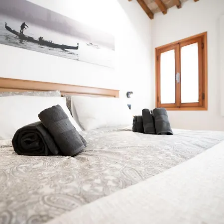 Hébergement de vacances 5 Minuti Da Rialto, Intera Palazzina Veneziana *
