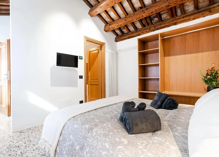 5 Minuti Da Rialto, Intera Palazzina Veneziana